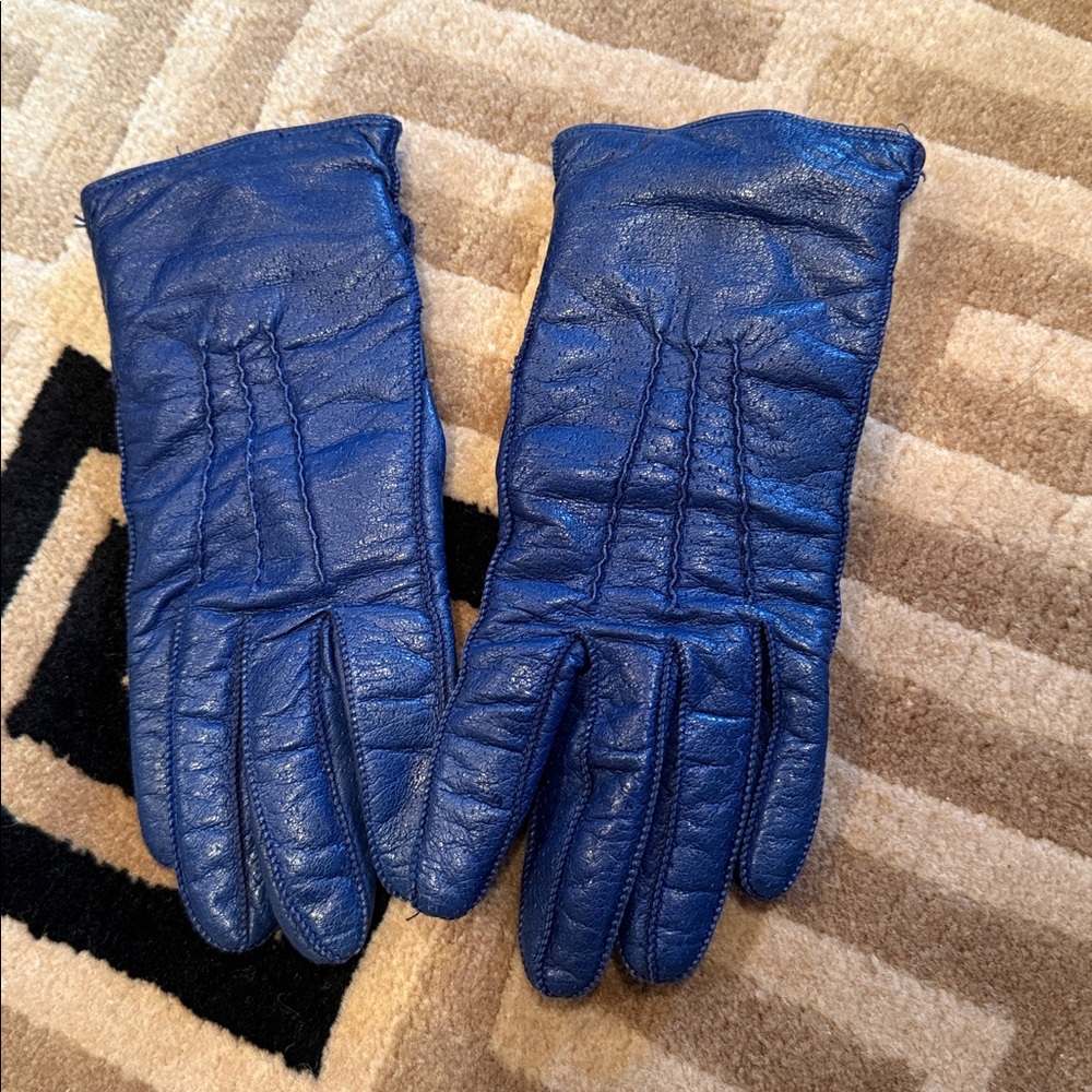 Stock leather gloves